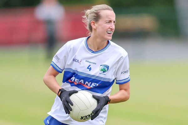 Laois's Sinead Farrelly has a look to see where she will deliver her next pass Photo: Paul Dargan Laois's Sinead Farrelly has a look to see where she will deliver her next pass Photo: Paul Dargan