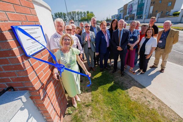 Cllr Catherine Fitzgerald, Cathaoirleach of Laois County Council, pictured unveiling the plaque alongside Laois County Council elected members and staff, member of the Oireachtas, with representatives from Midpoint Civil Engineering, Prime Equipment Limited, Darrin Dunne & Sons Paving and Groundworks Ltd, and Tom McDonald & Associates. at the official opening of Canal Road Business Park, Portarlington. Picture: Jeff Harvey Cllr Catherine Fitzgerald, Cathaoirleach of Laois County Council, pictured unveiling the plaque alongside Laois County Council elected members and staff, member of the Oireachtas, with representatives from Midpoint Civil Engineering, Prime Equipment Limited, Darrin Dunne & Sons Paving and Groundworks Ltd, and Tom McDonald & Associates. at the official opening of Canal Road Business Park, Portarlington. Picture: Jeff Harvey