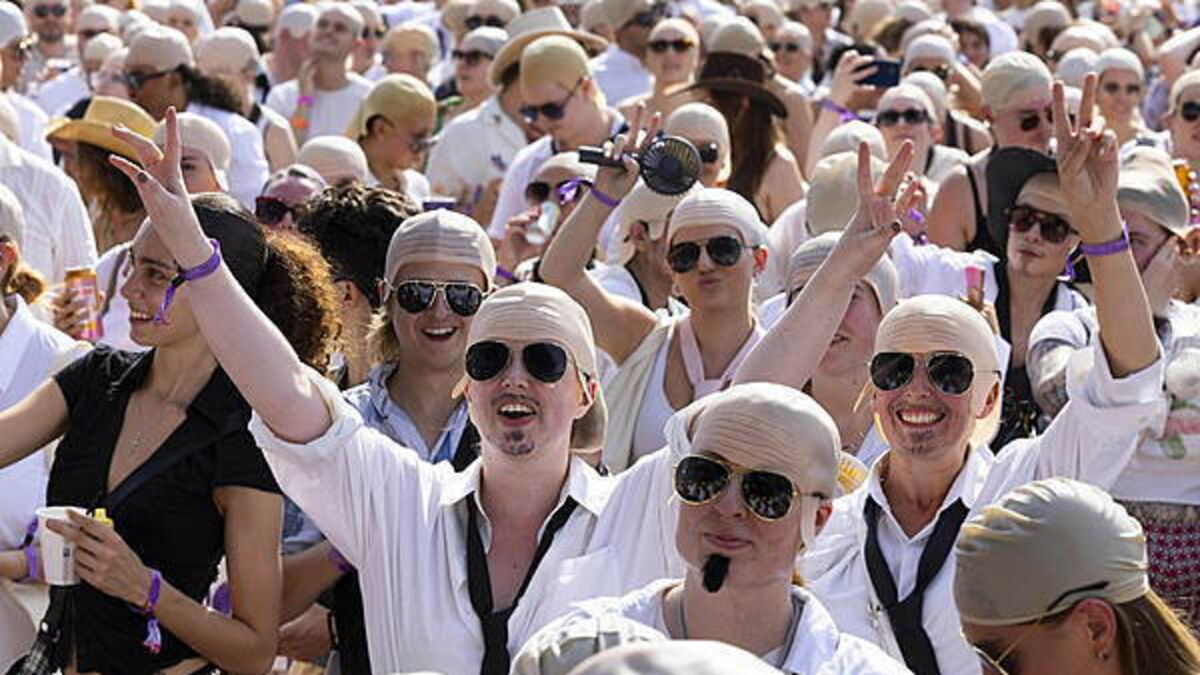 Count begins as Pitbull aims for record gathering of people wearing bald caps