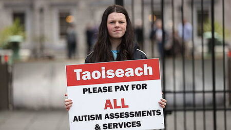 Teenage activist begins third sleepout at Dáil over special needs assessments