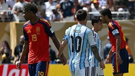 World Cup final: Spain struggling to find way past Argentina despite dominating game