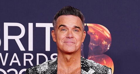 Robbie Williams pokes fun at ‘deeply unprofessional’ blunder in World Cup show