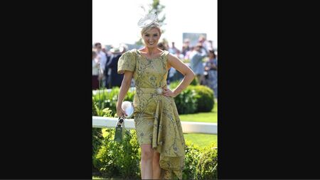 Laois woman's repurposed curtain dress wins her top style award at Curragh race day