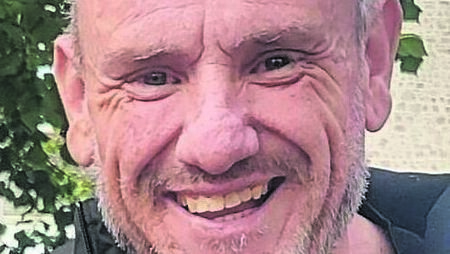 Community rallies around popuar entertainer as he fights to get on kidney transplant list 