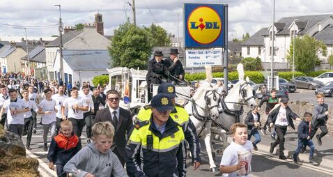 Hundreds attend funeral held for Athy teenager killed in wrong-way motorway crash 