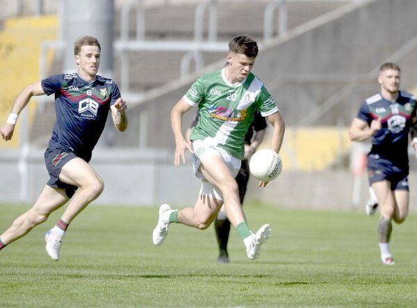 Killesnin's Eoin Cawley breaking away with Graiguecullen's Trevor Collins giving chase Photo: Denis Byrne Killesnin's Eoin Cawley breaking away with Graiguecullen's Trevor Collins giving chase Photo: Denis Byrne