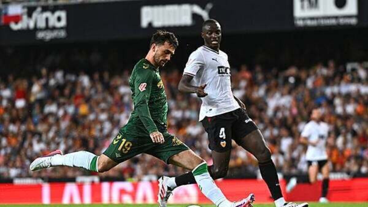 Troy Parrott plays role in winner against Valencia on Real Betis debut
