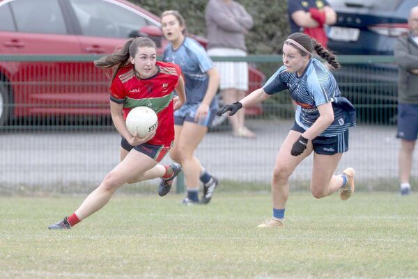 Orla Hennessy (Timahoe) turning to break with Aine Carter (Ballyroan) giving chase Photo: Denis Byrne Orla Hennessy (Timahoe) turning to break with Aine Carter (Ballyroan) giving chase Photo: Denis Byrne