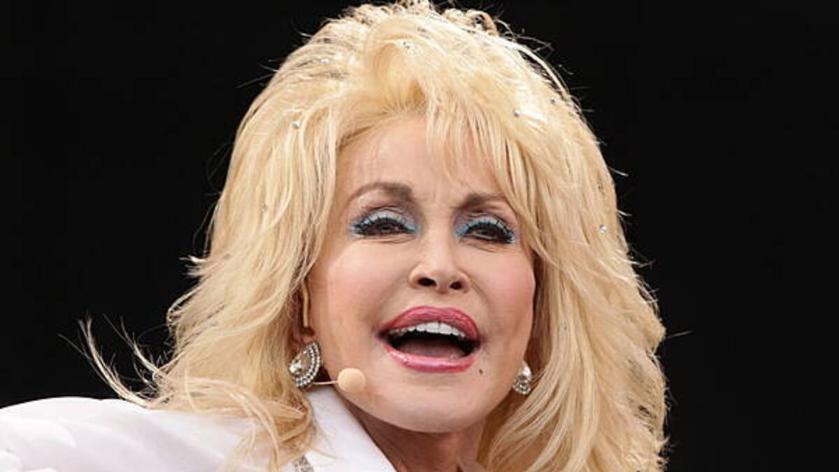 Dolly Parton offered to try experimental drugs before her death, sister says