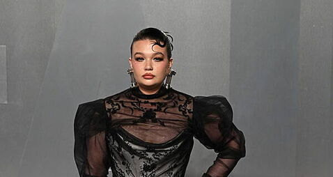 Lola Young steps onstage with a surprise Reading festival set