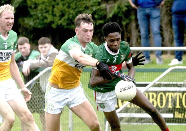 Ciaran Burke (Crettyard) challenges Warith Oyeniyi (Graiguecullen) for this ball in their SFC 'B' quarter-final Photo: Denis Byrne Ciaran Burke (Crettyard) challenges Warith Oyeniyi (Graiguecullen) for this ball in their SFC 'B' quarter-final Photo: Denis Byrne