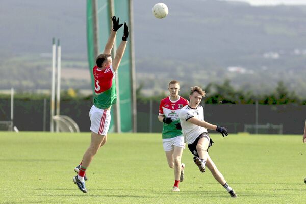 Arles Killeen's John Mahon goes for a score as Niall Corbet (Clonaslee/St Manman's) attempts to block Photo: David Maher Arles Killeen's John Mahon goes for a score as Niall Corbet (Clonaslee/St Manman's) attempts to block Photo: David Maher