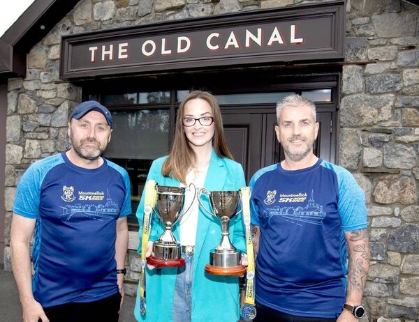 Pictured are Joanne Deegan Proprietor The Old Canal Bar &amp; Restaurant (Sponsor) with Darren Brooks and Gary Devane Road Runner Athletic Club Mountmellick with The Noel Coss &amp; Michelle Oxley Perpetual Cups