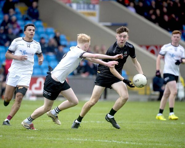 Shay McEvoy (Mountmellick Parish Gaels) in possession with Daniel McDonald (Na Fianna Óg) looking to challenge Photo: Denis Byrne Shay McEvoy (Mountmellick Parish Gaels) in possession with Daniel McDonald (Na Fianna Óg) looking to challenge Photo: Denis Byrne