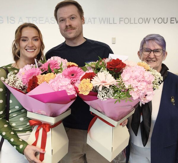 Julius Szabo presented both his partner Courtney Jean and Tina with lovely boquets of flowers to celebrate the launch of the mother and daughter's joint art exhibition Julius Szabo presented both his partner Courtney Jean and Tina with lovely boquets of flowers to celebrate the launch of the mother and daughter's joint art exhibition